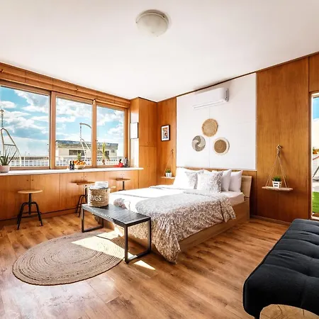 With Seaview And Private Terrace Salonic